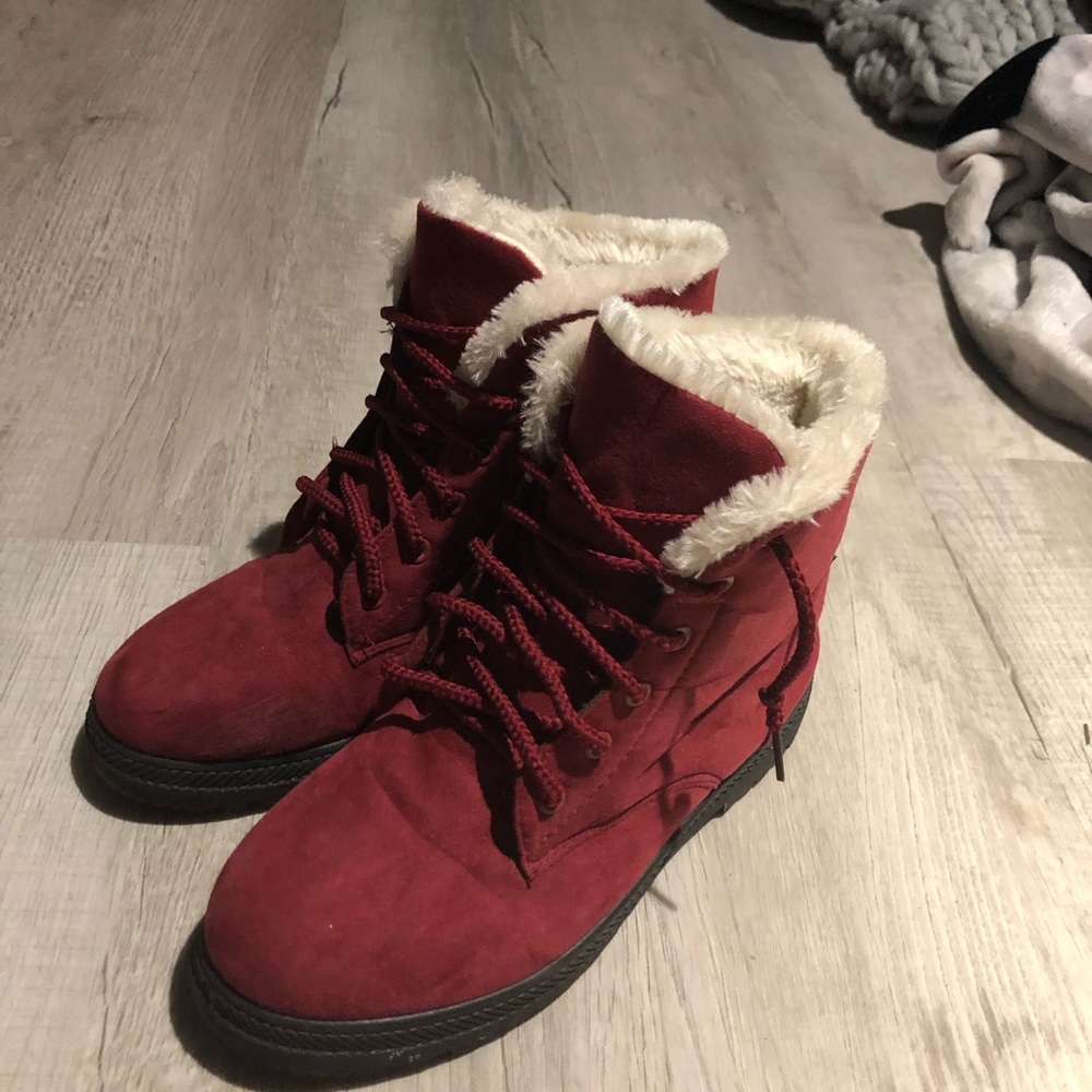 Red boots - Picture 3 of 4
